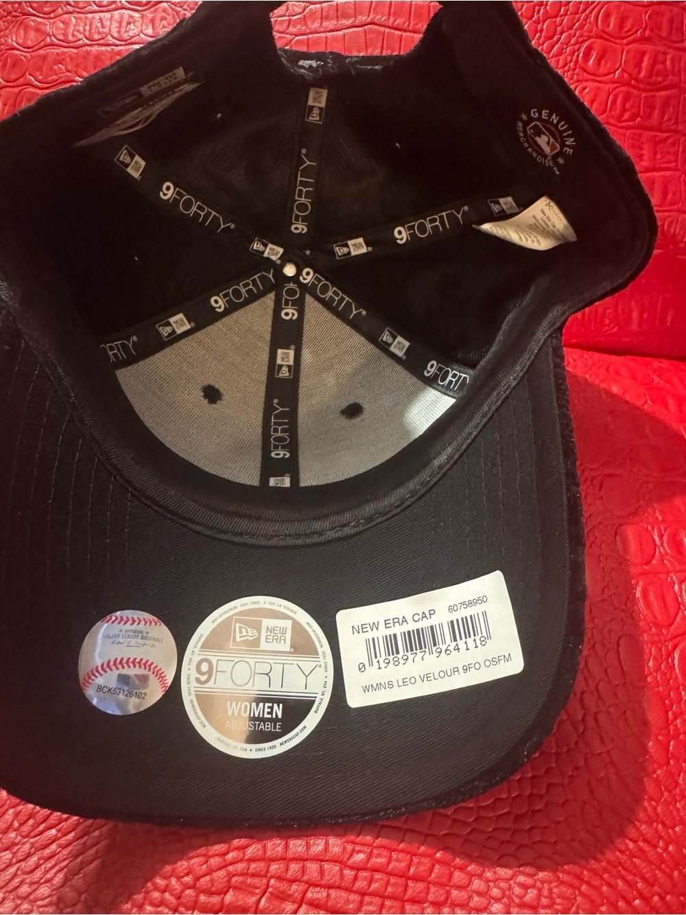 New Era Black Velvet Cap with Gold NY Logo - Picture 4 of 4